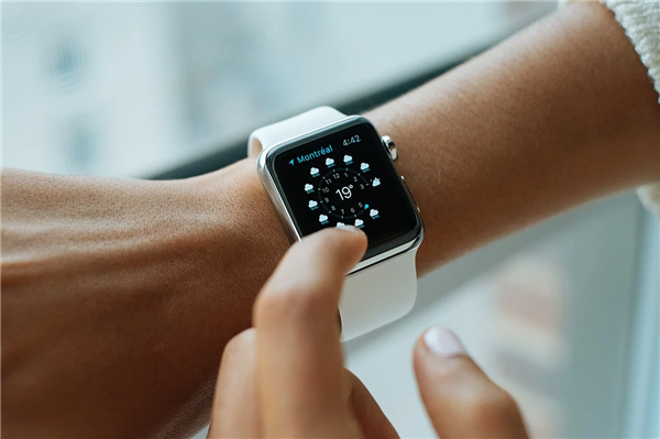 难度大！Apple Watch无创血糖监测最晚七年后推出