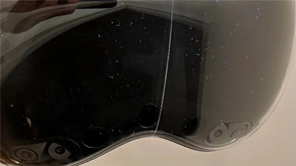 果粉曝苹果Vision Pro玻璃开裂：没有跌落 维修要5000多元